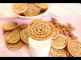 Biscuits Spirales Aux Amandes Et Cannelle Biscuit De Noel Biscuits Recettes De Cuisine