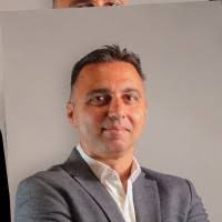 6600+ perfiles de «Attard»