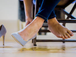 It consists of an extension contracture with dorsal subluxation of the metatarsophalangeal (mtp) joint, together with flexion deformities of the proximal interphalangeal (pip) and distal interphalangeal (dip) joints. Hammer Toe Splint Types And Benefits