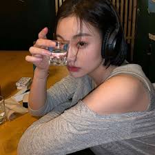 Daphne Zhou (@daphnezhouu) • Instagram photos and videos