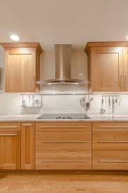 Shaker Kitchen Natural Cherry Kitchen Shaker Style Cabinetry Granite Countertop Natural Wood Kitchen Cabinets Kitchen Cabinets And Granite Kitchen Redesign