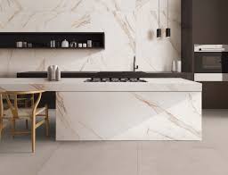 Un Plan De Travail En Marbre Extremement Raffine Elegant Et Elegant Nous Adorons Tout Simp Plan De Travail Ceramique Carrelage Effet Marbre Marbre Cuisine