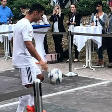 Darüber hinaus bietet es viele weitere nützliche funktionen. Vr Volksbank Fussball Freestyler Cristiano Ronaldo