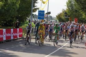 Shows how much people think the problem in their community are property crimes (home broken, car theft, etc.), violent crimes (being mugged or robbed, being attacked or insulted), corruption and other crimes. Yvelines Cyclisme Chatou Decroche Son Premier Tour De France 78actu