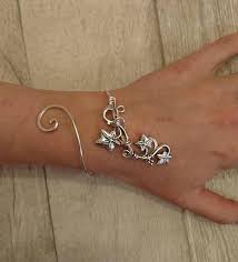 Dies Ist Eine Handgefertigte Silber Ivy Blatt Elfen Inspiriert Armreif Bestellen Perfekt Fur Ein Geschenk Hochzeit Un Elven Jewelry Ankle Jewelry Hand Jewelry