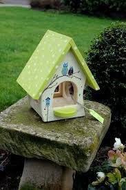 Bemalt Ein Eulen Mit Nistkasten Vogelhaus Vogelhauser Vogelvilla Nistkasten Vogelhauser Vogelvilla Vo Vogelvilla Vogelhaus Vogelhaus Selber Bauen