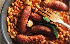 La ricetta toscana dei fagioli all'uccelletto prevede infatti l'uso di sedano, carote, cipolla e pomodoro fra i suoi ingredienti principali. Fagioli All Uccelletto Con Salsiccia La Ricetta Originale