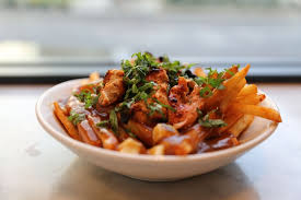Bon Comme La Rencontre Fortuite De La Poutine Et Du Poulet Tikka Poulet Tikka Poulet Poutine