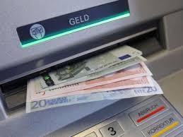Geld abheben mit spardabargeld ist für unsere kundinnen & kunden damit weiterhin kostenlos! Auch In Hessen Erste Banken Bitten Eigene Kunden Beim Abheben Zur Kasse Wirtschaft