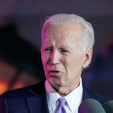 Möchtegern-Diktator": Fox News entlässt ehemaligen Produzenten von Tucker  Carlson