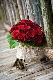 La scelta per il bouquet della sposa è davvero difficile. Enchanted Florist Rose Bouquet Red Wedding Flowers Red Rose Bridal Bouquet Flowers Bouquet