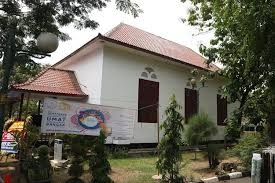 Perkampungan ini merupakan perkampungan yang unik mengenai kehidupan masyarakat portugis di melaka. Menelusuri Kampung Tugu Jejak Portugis Di Utara Jakarta Halaman All Kompas Com