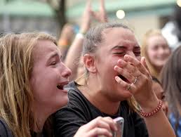 Why Don't We elicits screams and tears at Chevy Court