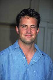I'm in love with this picture omg!! 17 Photos That Will Make You Fall In Love With Young Matthew Perry Matthew Perry Matthew Perry Young Chandler Friends