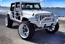 White Jeep Wrangler With Forgiatos And 37 Inch Mud Tires Autoevolution Custom Jeep Wrangler 2015 Jeep Wrangler Jeep
