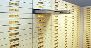 Bankschließfach — bankschließfach,das:safe·schließfach … das wörterbuch der synonyme. Schmuck Und Dokumente Sicher Aufbewahren Im Bankschliessfach Kloenschnack