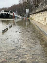 Vergleiche preise für paris apartments preis und finde den besten preis. Inondations La Seine Deborde A Paris Les Voitures