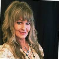 Sara Curry's Instagram, Twitter & Facebook