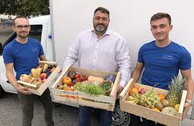 Le Cellier Strasbourgeois Une Famille Livre Les Meilleurs Produits De La Region Direct A La Maiso Panier Fruits Et Legumes Fruits Et Legumes Panier De Fruits