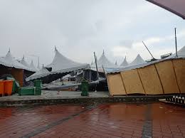 Cuaca pada awal pagi sabtu itu memang cukup baik. Dugaan Di Hari Pertama Berpuasa Bazar Ramadan Di Seremban 2 Banjir Khemah Di Sendayan Diterbangkan Angin Seremban Online