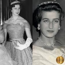 ♕ Kent Pearl and Diamond Fringe Tiara ⋆ ☆ In 1925, Queen Mary of the United  Kingdom purchased the original version of the tiara. Mary later added the  Cambridge emeralds at the