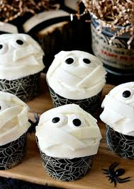 Halloween Muffins Rezept Mumien Halloween Rezepte Recipes Halloweenkuchen Hallowee Halloween Food For Party Halloween Treats Easy Halloween Treats For Kids