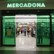 Mercadona recorta su horario y toma medidas frente a las aglomeraciones