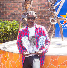 To cap it off he had lunch with some lucky fans of his music including one of our admins farai makandanje.he believes fans are the reason why he is in the game. Who Is The Best In Zimdancehall