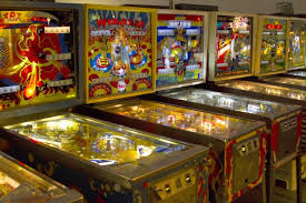 The 20 Coolest Old School Games At The Pinball Hall Of Fame Pinball School Games Pinball Game