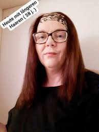 Sehr lange hatte ich immer ein Kurzhaarschnitt gehabt. und seit 3 Jahren  längere Haare 🤗 Bin inzwischen auch etwas fülliger geworden 🤣