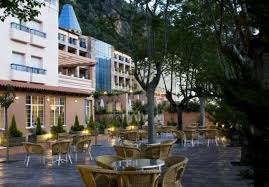 Local landmarks include ermita de san andres and cave of the hundred pillars, and travelers wishing to experience a bit of culture can try museo de la verdura. Balneario Termaeuropa Arnedillo Dormirenbalnearios Com