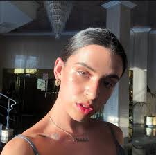 Pin de Darla Barnes en Artistas