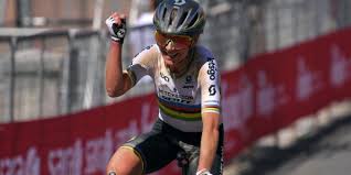 Annemiek van vleuten (geboren 1982) is een nederlandse wielrenster, die deel uitmaakt van de formatie bigla pro cycling team (2016). Annemiek Annemiek Van Vleuten