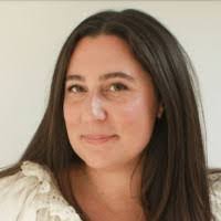 Tara Medeiros's Instagram, Twitter & Facebook