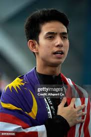 Singapore's Jason Chee competes against Indonesia Sefrianto in the... News  Photo
