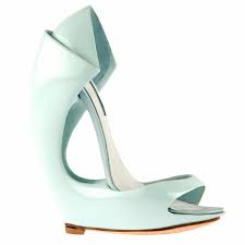 ２１世紀の靴とは 世界のおもしろい靴 福岡 薬院 美容室rouge ルージュ ミウラ珍ぱいの2 5次元ブログ 変な靴 アートシューズ 靴 種類