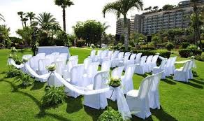 Puedes casarte en un recinto cerrado: Resultado De Imagen Para Bodas Al Aire Libre Decoracion De Bodas Sencillas Bodas Sencillas Altares De Boda