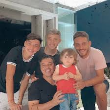 Maybe you would like to learn more about one of these? La Navidad De Marcelo Gallardo Sonrisas Con Sus Hijos Y Unos Particulares Adornos En El Arbolito Antes De Encarar Semanas Decisivas Con River Infobae