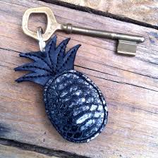 Porte Cle Ananas En Cuir De Vachette Porte Cles Par Maluan Porte Cle Cuir Porte Cle Bijoux En Cuir