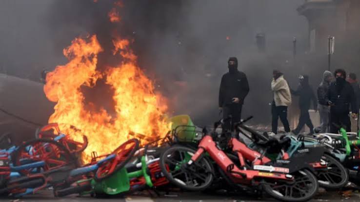 Hard-left students teach French walkout tactics to British pupils
