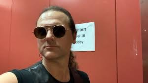 Dennis Resh's Instagram, Twitter & Facebook