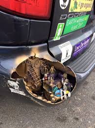 Wie Man Kreativ Beulen Und Dellen Am Auto Ausbessert Autos Auto Witze Kreativ