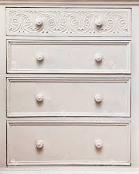 Massivholz sideboard anrichte vintage look kommode kiefer weiss. Weiss Vintage Kommode Als Hintergrundbild Lizenzfreie Fotos Bilder Und Stock Fotografie Image 20389652