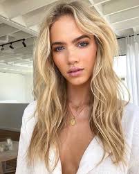 Beauty Blonde Girl Long Hair Blonde Hair Natural Make Up White Top Summer Gold Jewellery Gold Zomer Blond Haar Blond Haar Blond Haar Highlights