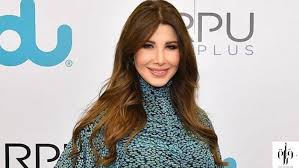 كلمات اغنية نانسي عجرم مقسومة نصين تتر مسلسل حالة عشق 2015 كاملة مقسومة نصين انا زيي زي حاجات كتير متقسمة على اتنين مقسومة نصين انا تلج ونار وشر وخير انا الحالتين مقسومة نصين انا بانسى الغدر وباعفي وبارجع تاني وبكره ضعفي وبضيع نفس الحاجة. Ø£ÙˆÙ„ Ø¥Ø·Ù„Ø§Ù„Ø© Ù„Ù€ Nancy Ajram Ø¨Ø¹Ø¯ Ø§Ù„ÙˆÙ„Ø§Ø¯Ø© Ø®Ù„Ø§Ù„ Ø­ÙÙ„ Ø¥Ø·Ù„Ø§Ù‚ ØªØ·Ø¨ÙŠÙ‚Ù‡Ø§ Ø§Ù„Ø®Ø§Øµ ÙÙŠ Ø¯Ø¨ÙŠ Ellemaraa Com