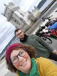 Zwei ehemalige Abiturienten des Gymnasiums Veitshöchheim sind mit dem  Fahrrad 13 Monate quer durch Europa unterwegs, um 16.900 Euro für ein  Unicef-Projekt zu sammeln