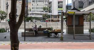 Medellín a solas: memorias de una ciudad