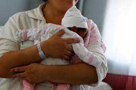 Un llamado a extender la licencia postnatal de emergencia realizaron diputados y diputadas del frente amplio que impulsaron la creación de este beneficio. Congreso Despacha A Ley Extension Del Postnatal Via Licencia Preventiva La Tercera