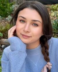 Samantha Severn's Instagram, Twitter & Facebook