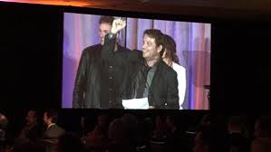 Inspirée par le passé rebelle de sa mère et une nouvelle amie, une ado timide de 16 ans publie une revue. Moxie Film Company Moxiefilmco Twitter